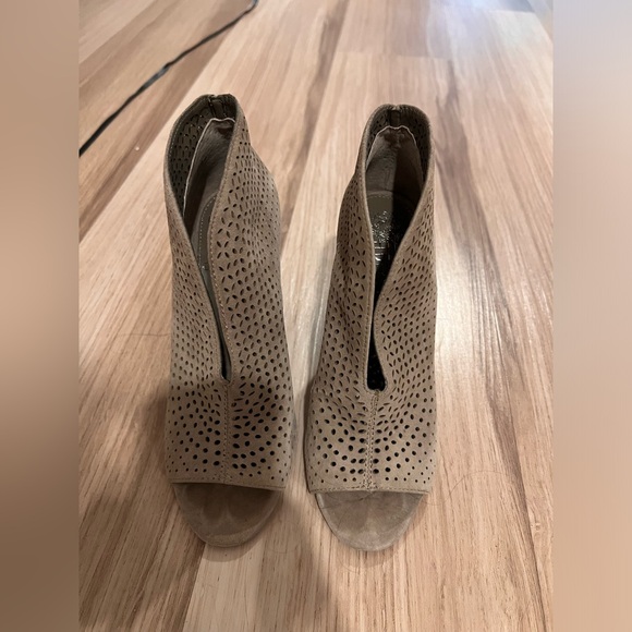 Vince Camuto Open Toe Bootie - Picture 4 of 8